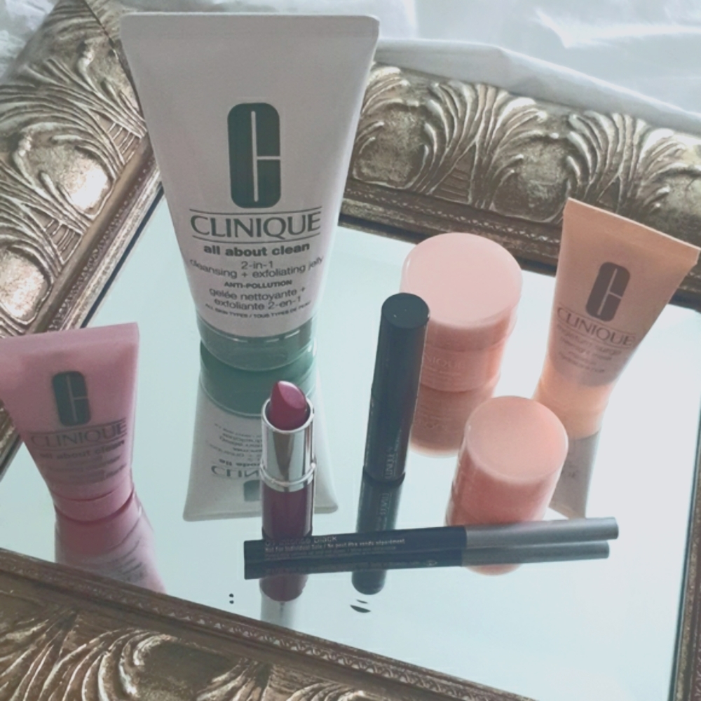 🏷💲just reduced Clinique Mega bundle🌟
